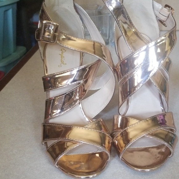 4 inch heel - Picture 3 of 3